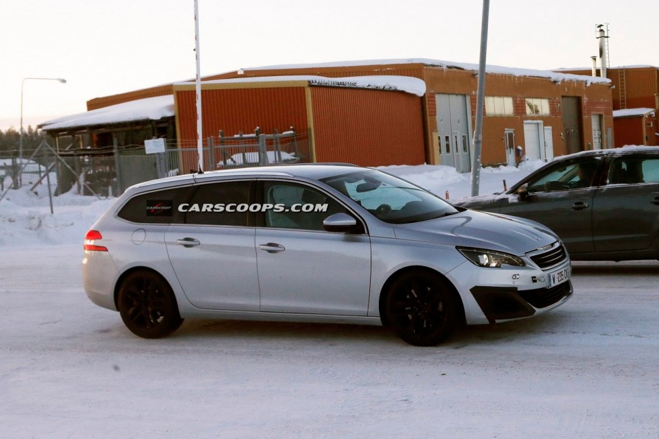 Photo espion (spyshot) vue avant Peugeot 308 SW II GTi - 1-003