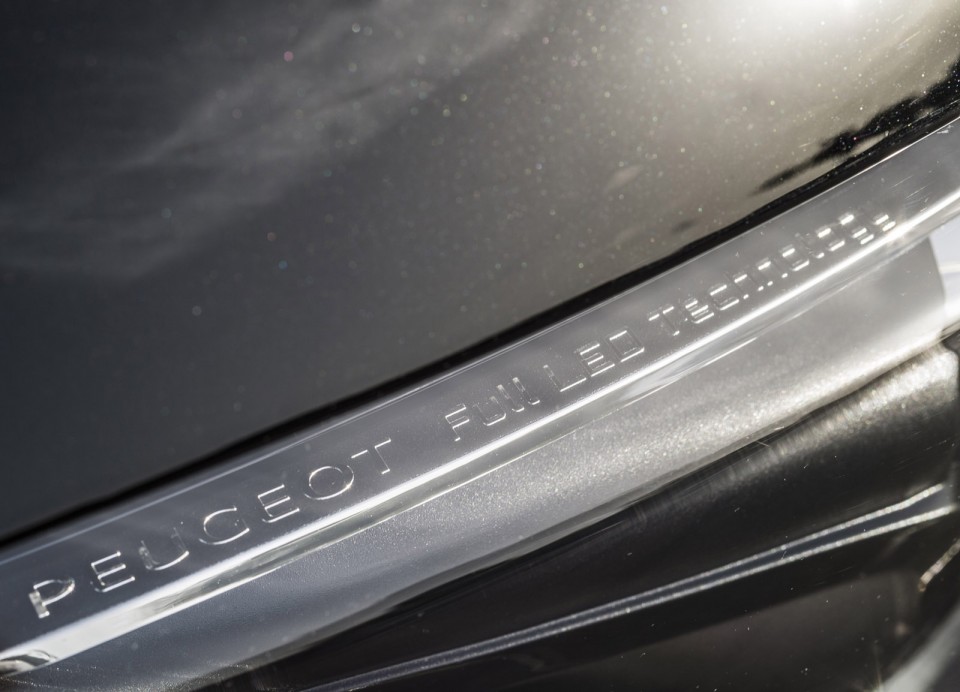 Photo projecteur avant Full LED Peugeot 308 SW II Féline (Espag