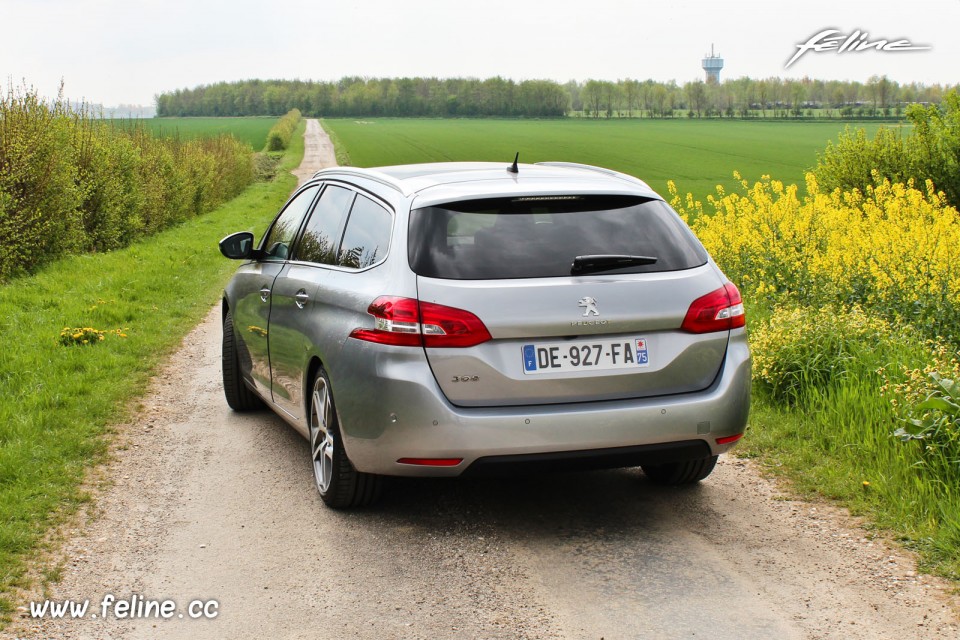 Photo Essai Peugeot 308 SW II Féline Gris Artense - 1.2 e-THP 130