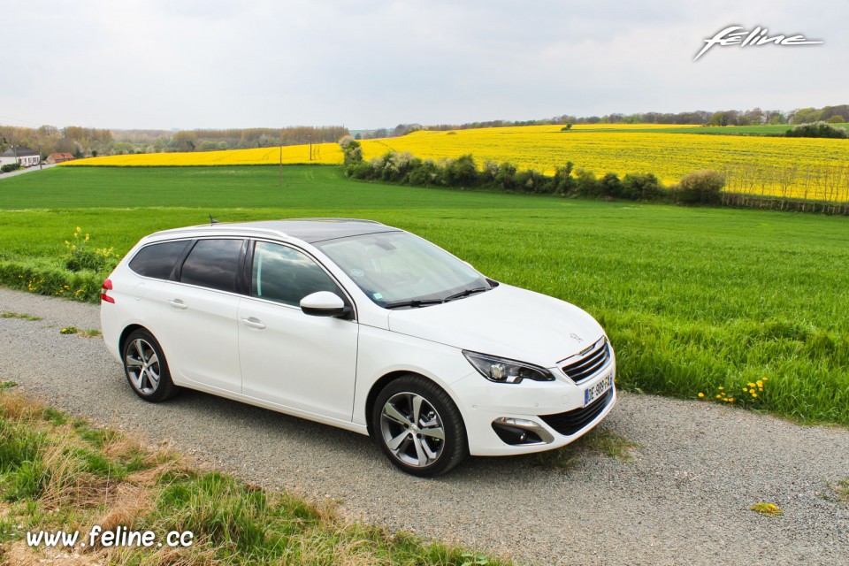 Photo 3/4 avant Peugeot 308 SW II Allure Blanc Nacré - 2.0 BlueHDi 150