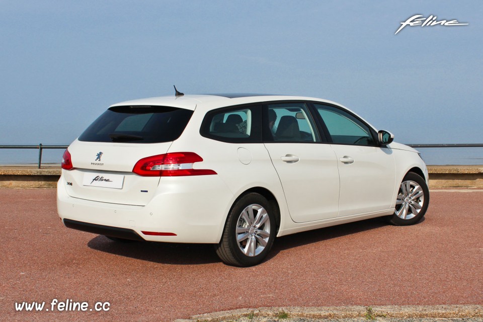 Photo 3/4 arrière Peugeot 308 SW II Business Pack Blanc Nacré - 1.6 BlueHDi 120