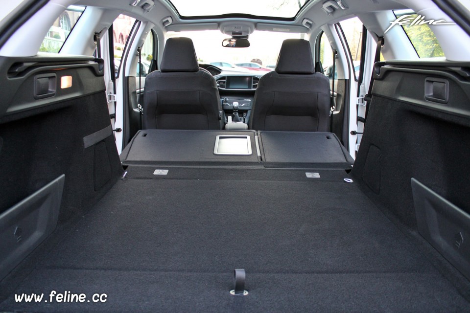 Photo coffre banquette rabattue Peugeot 308 SW II Business Pack