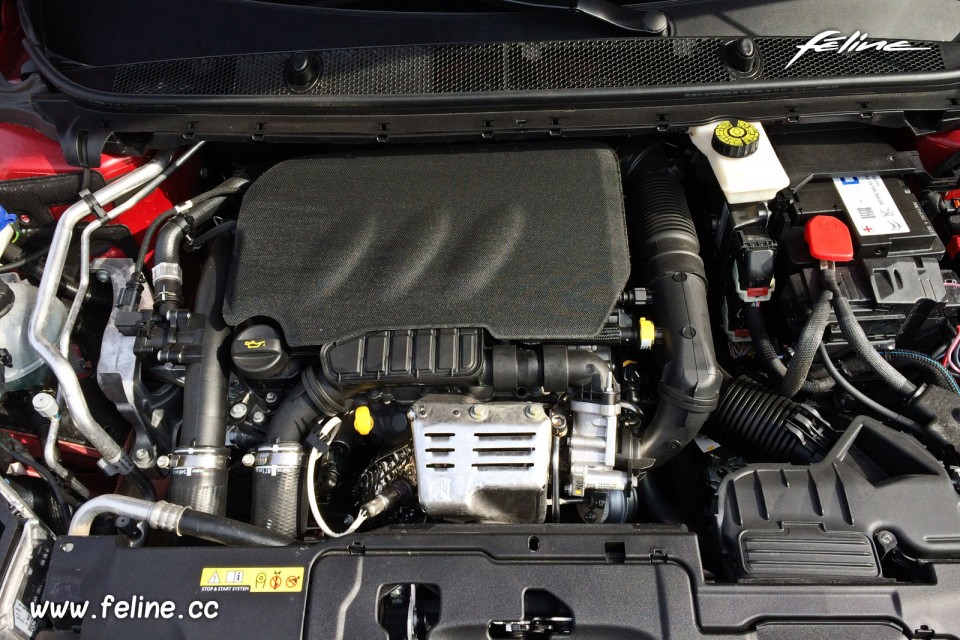 Photo moteur essence 1.2 e-THP 130 ch (EB Turbo PureTech) Peugeot 308 SW II