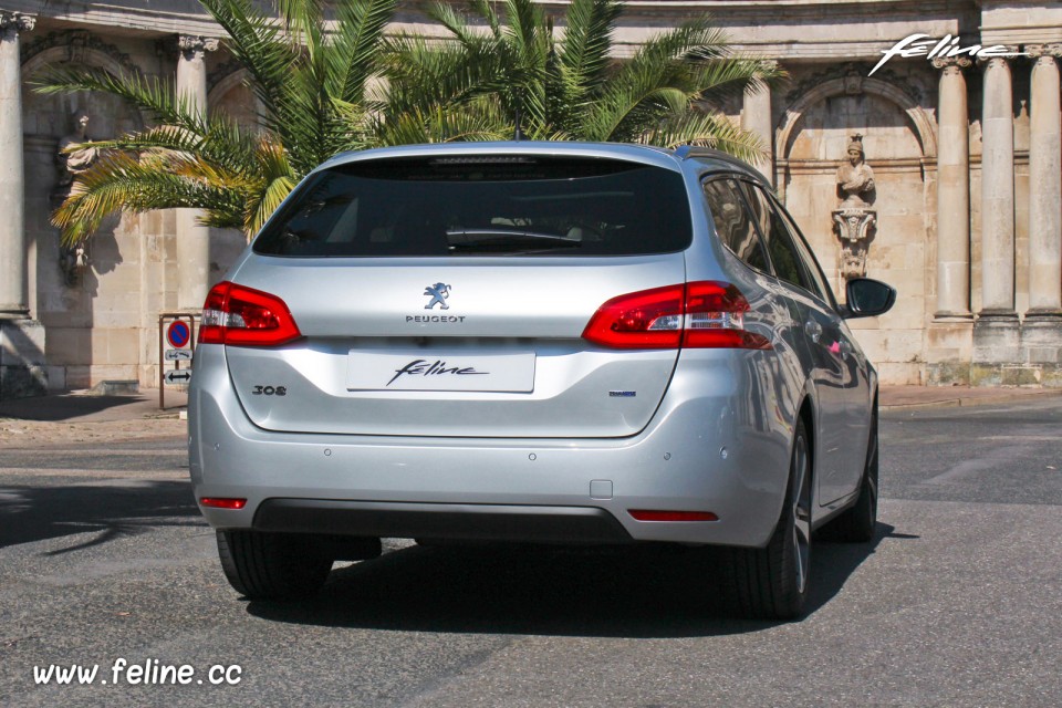 Photo Nancy Peugeot 308 SW II Féline Gris Aluminium - 2.0 BlueHDi 150 EAT6