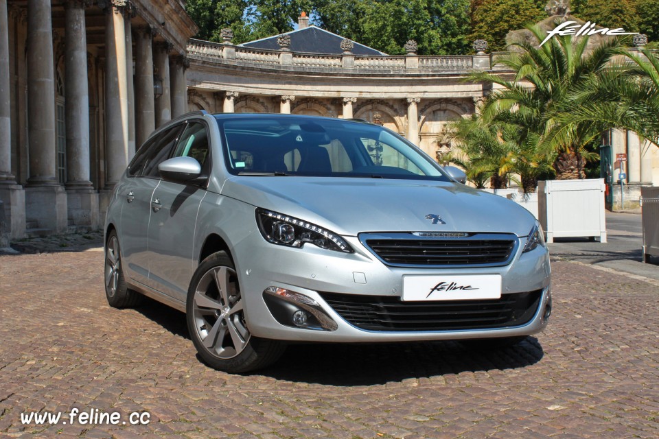 Photo Nancy Peugeot 308 SW II Féline Gris Aluminium - 2.0 BlueHDi 150 EAT6