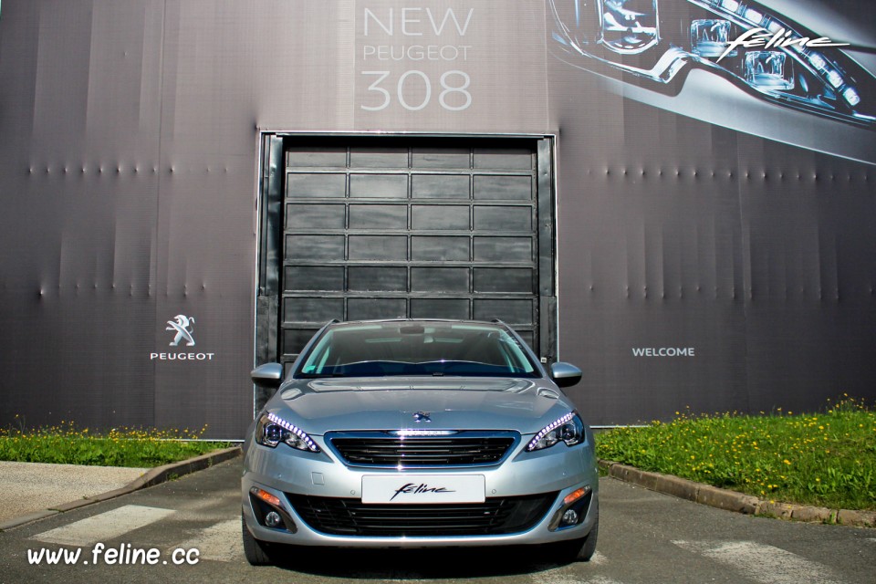 Photo M14 Sochaux Peugeot 308 SW II Féline Gris Aluminium - 2.0 BlueHDi 150 EAT6