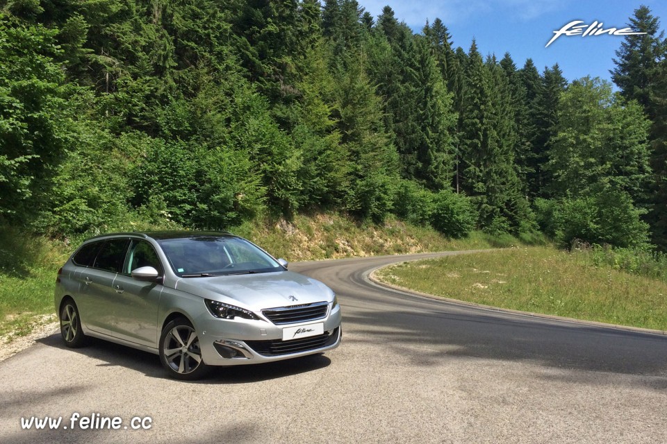 Photo Essai Peugeot 308 SW II Féline Gris Aluminium - 2.0 BlueHDi 150 EAT6