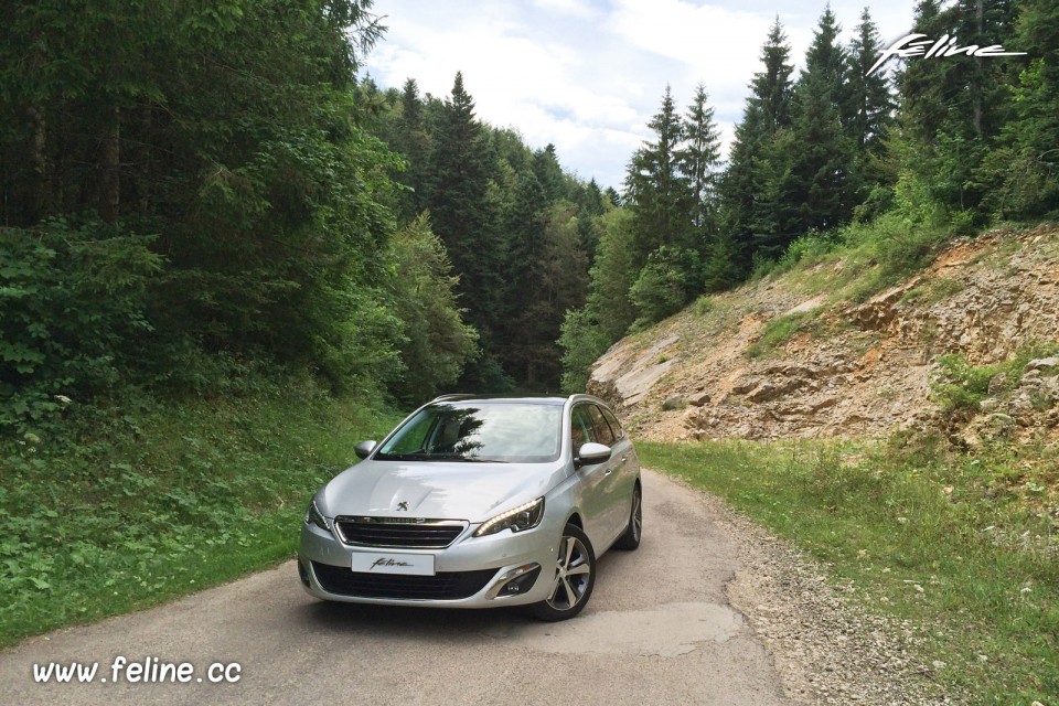 Photo Essai Peugeot 308 SW II Féline Gris Aluminium - 2.0 BlueHDi 150 EAT6