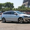 Photo 3/4 avant statique Peugeot 308 SW II Féline Gris Aluminium - 2.0 BlueHDi 150 EAT6