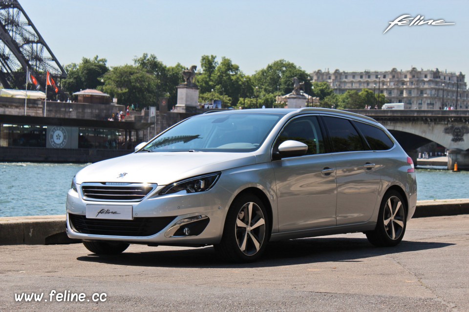 Photo 3/4 avant Peugeot 308 SW II Féline Gris Aluminium - 2.0 BlueHDi 150 EAT6