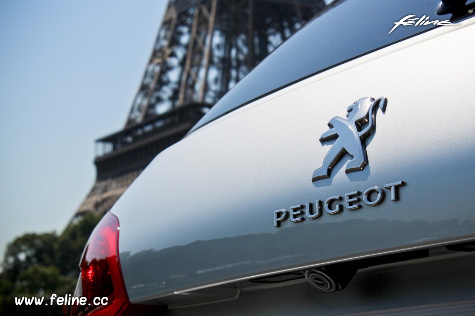 Photo sigle Peugeot 308 SW II Féline Gris Aluminium - 2.0 BlueHDi 150 EAT6