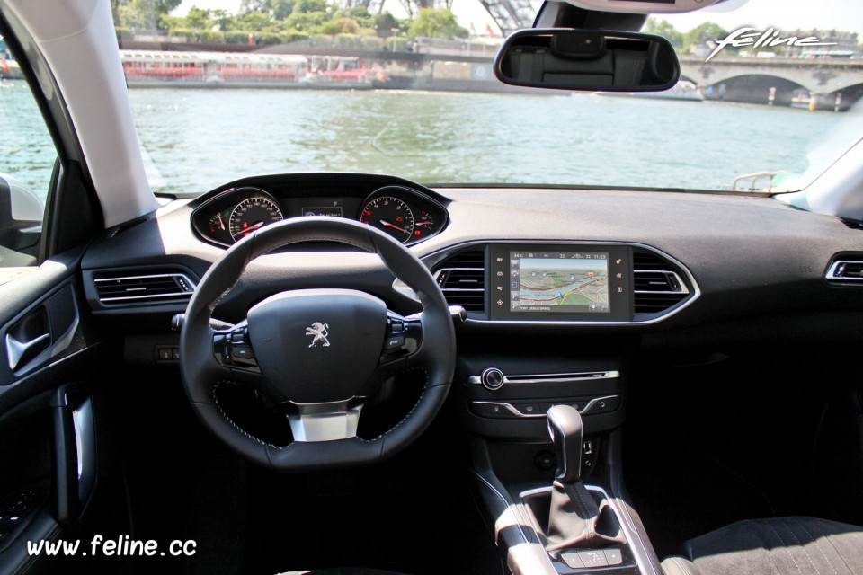 Photo intérieur iCockpit Peugeot 308 SW II Féline