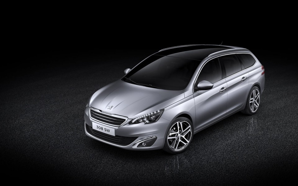 Photo officielle Peugeot 308 SW II Gris Artense (fond noir) - 1-001