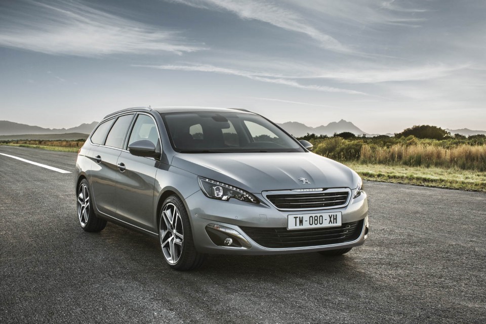 Photo 3/4 avant Peugeot 308 SW II Féline Gris Artense