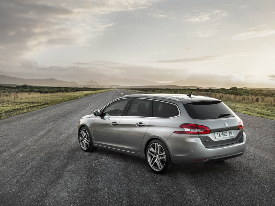 Photo 3/4 arrière Peugeot 308 SW II Féline Gris Artense