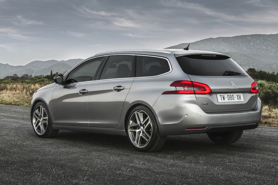 Photo 3/4 arrière statique Peugeot 308 SW II Féline Gris Artense