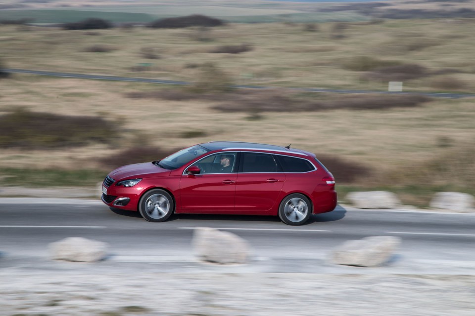 Photo officielle Peugeot 308 SW II Allure Rouge Rubi