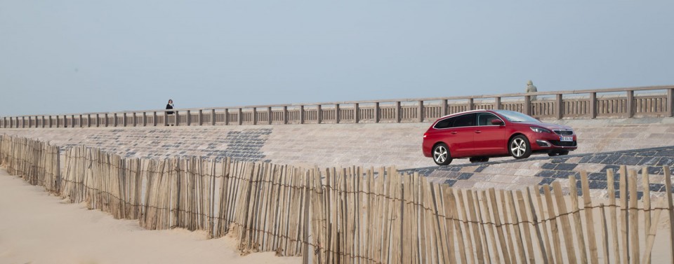 Photo officielle Peugeot 308 SW II Allure Rouge Rubi