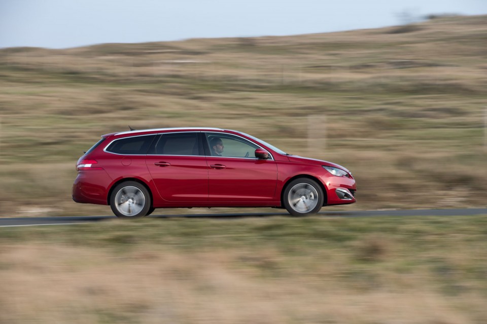 Photo officielle Peugeot 308 SW II Allure Rouge Rubi