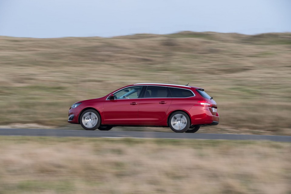 Photo officielle Peugeot 308 SW II Allure Rouge Rubi