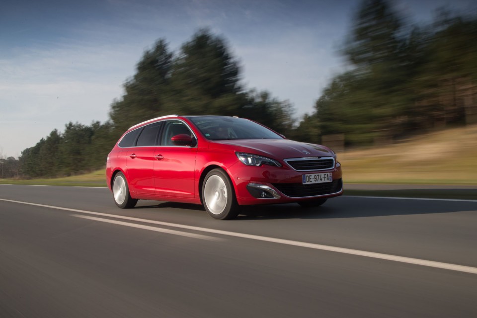 Photo officielle Peugeot 308 SW II Allure Rouge Rubi