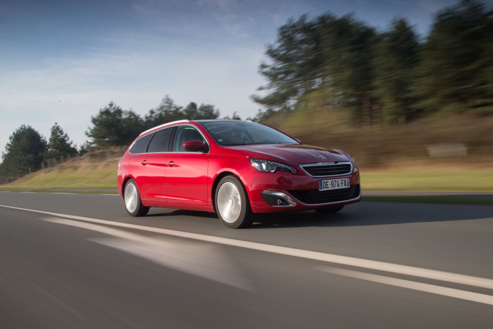 Photo officielle Peugeot 308 SW II Allure Rouge Rubi