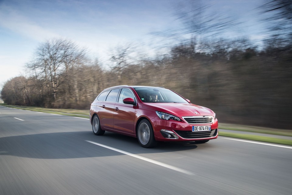 Photo officielle Peugeot 308 SW II Allure Rouge Rubi