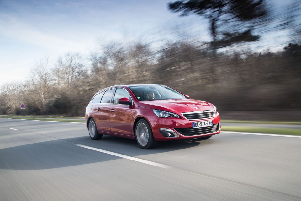 Photo officielle Peugeot 308 SW II Allure Rouge Rubi