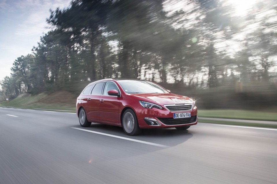 Photo officielle Peugeot 308 SW II Allure Rouge Rubi