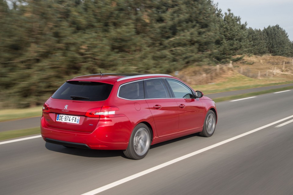 Photo officielle Peugeot 308 SW II Allure Rouge Rubi