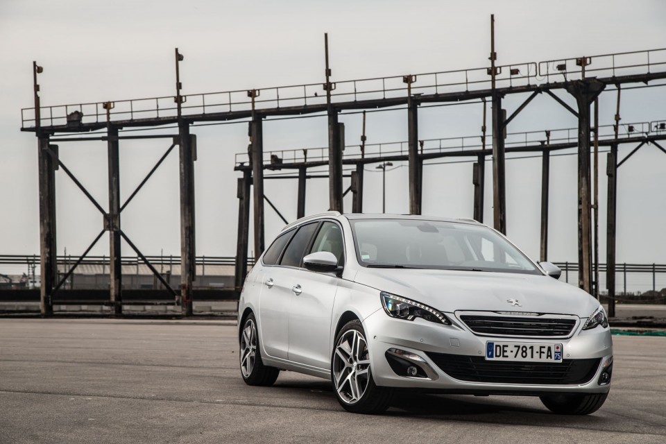 Photo officielle Peugeot 308 SW II Féline Gris Alu