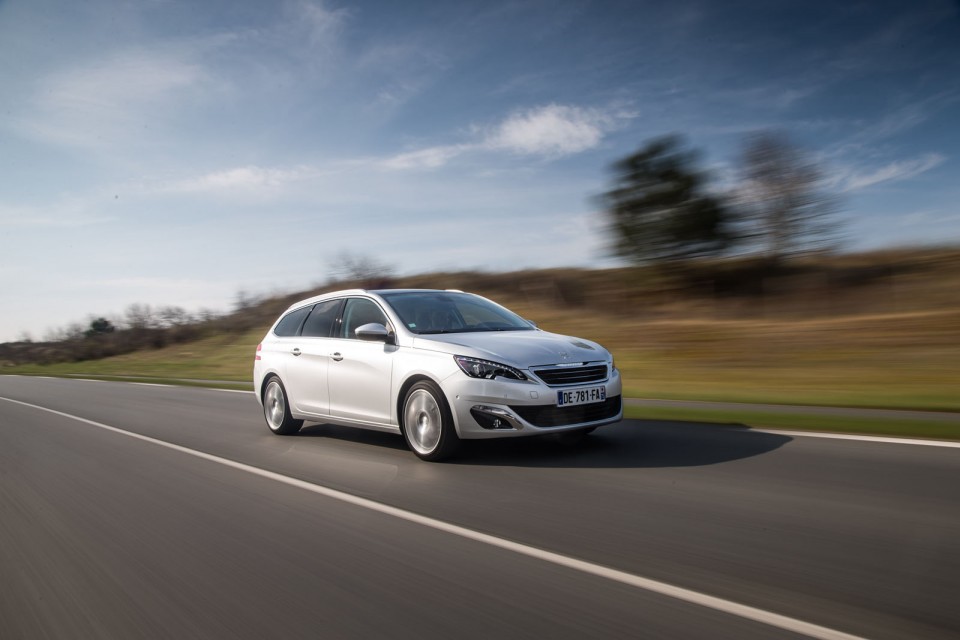 Photo officielle Peugeot 308 SW II Féline Gris Alu