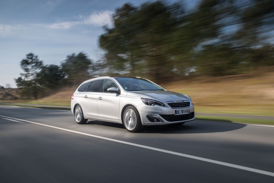 Photo officielle Peugeot 308 SW II Féline Gris Alu
