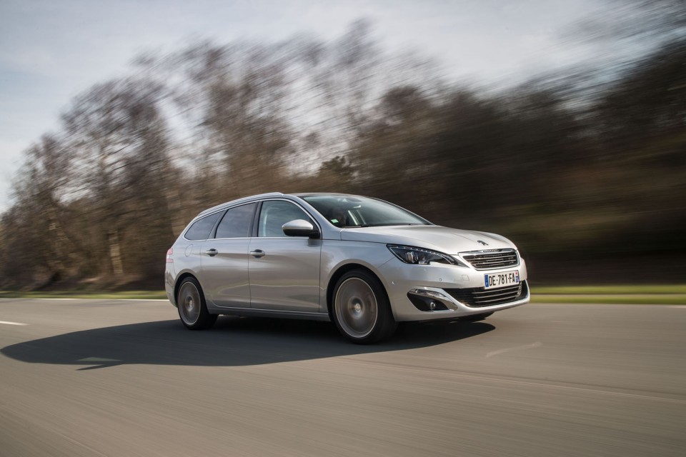 Photo officielle Peugeot 308 SW II Féline Gris Alu