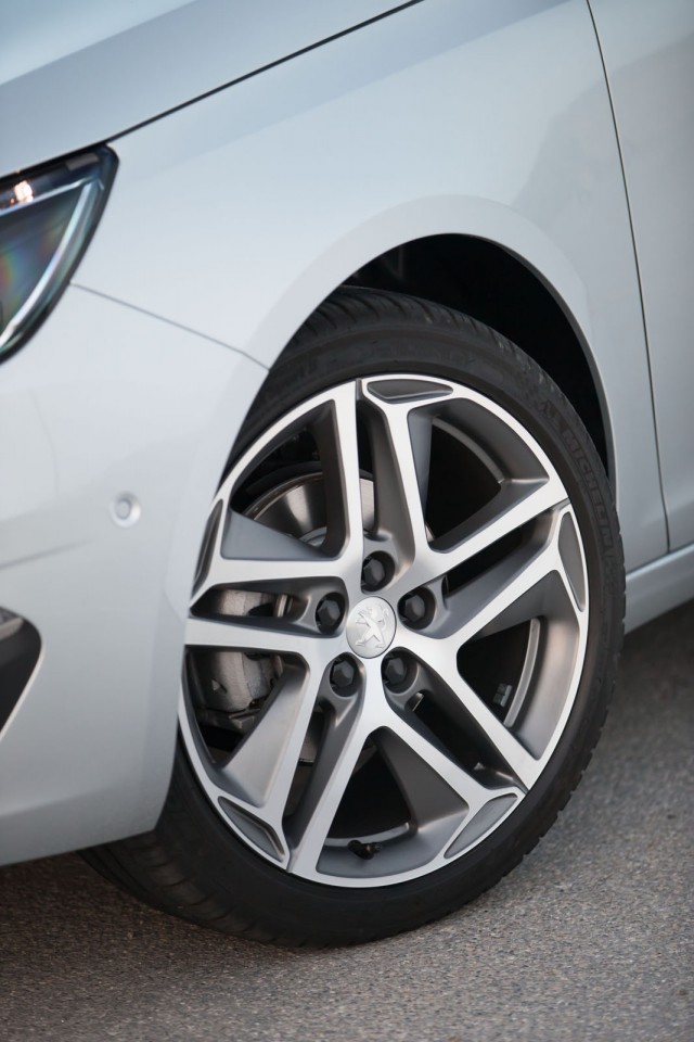 Photo jante alu Saphir 18'' Peugeot 308 SW II Féline Gris Alu