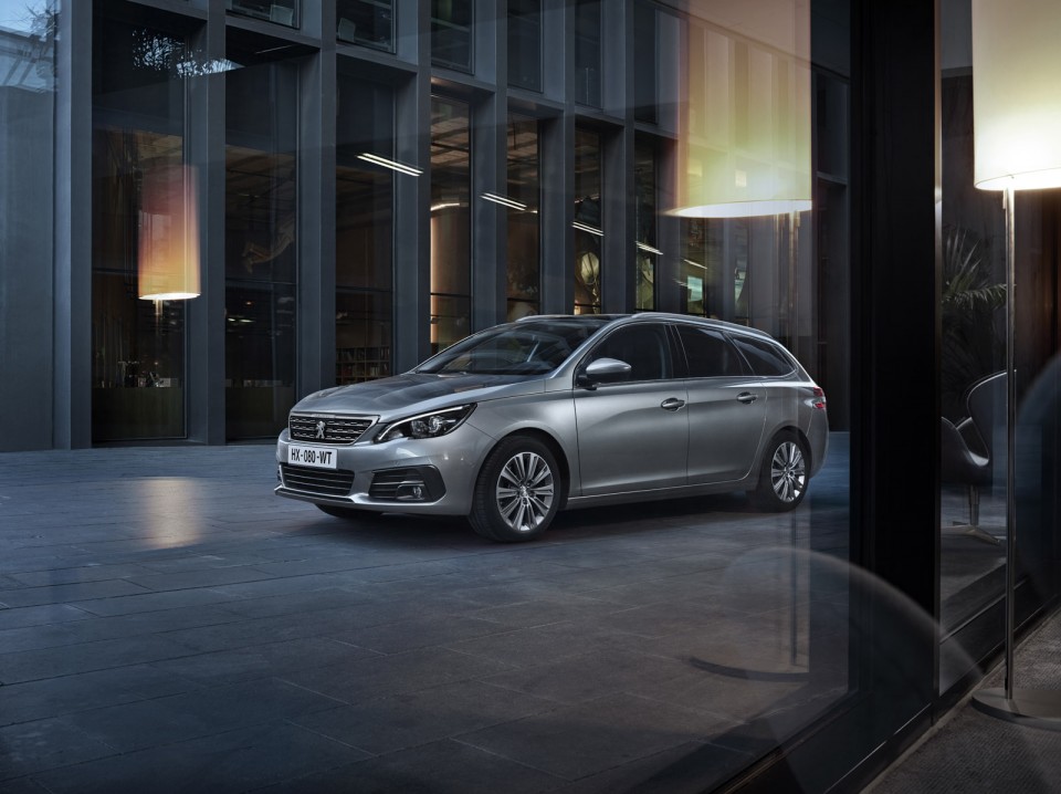 Photo officielle Peugeot 308 SW Allure restylée (2017)