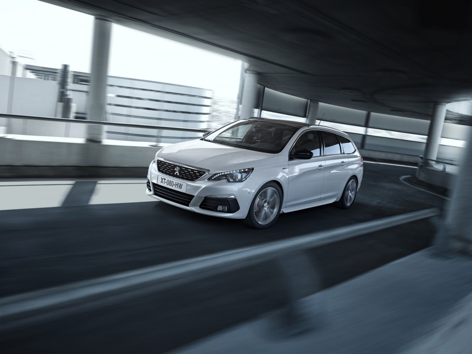 Photo officielle 3/4 avant Peugeot 308 SW GT Line restylée (201