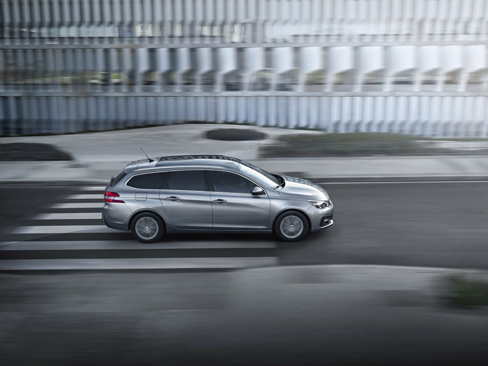 Photo officielle profil Peugeot 308 SW Allure restylée (2017)