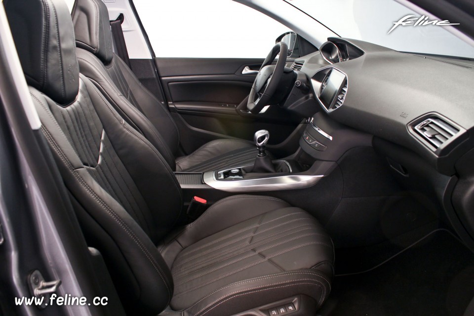 Photo places avant Peugeot 308 break SW II Féline Gris Artense