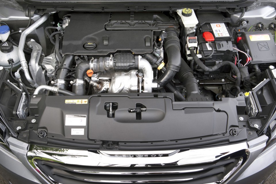 Photo moteur diesel 1.6 BlueHDi 120 Peugeot 308 SW II (UK)