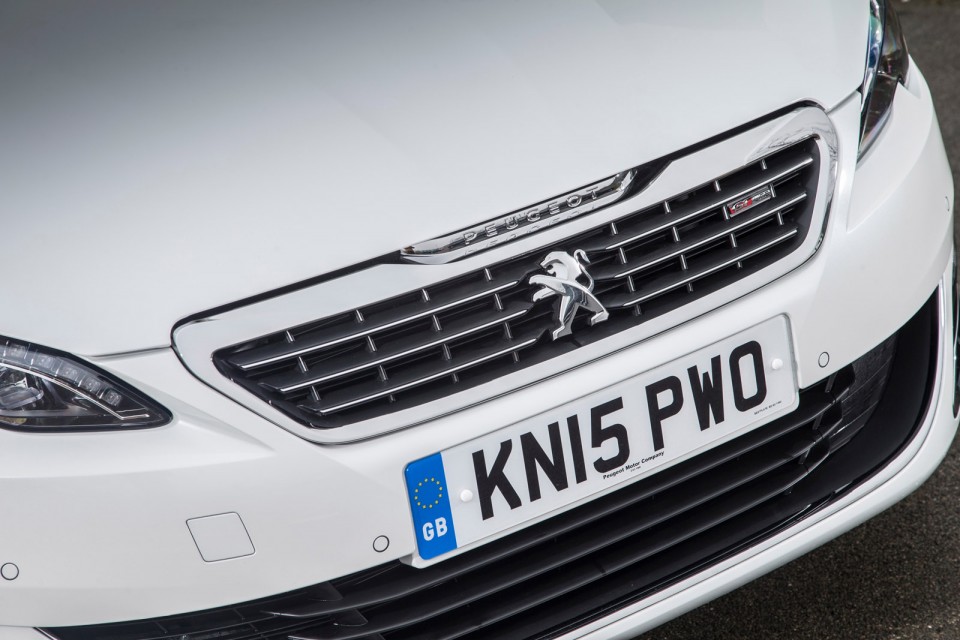 Photo calandre avant chromée Peugeot 308 SW II GT Line Blanc Na