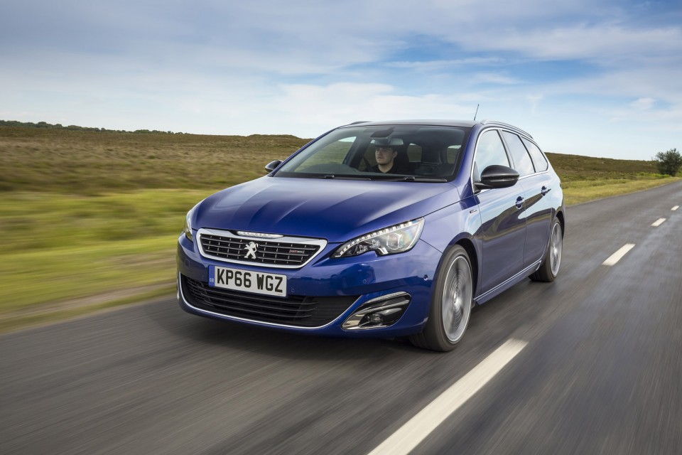 Photo route Peugeot 308 SW II GT Line Bleu Magnetic (UK)