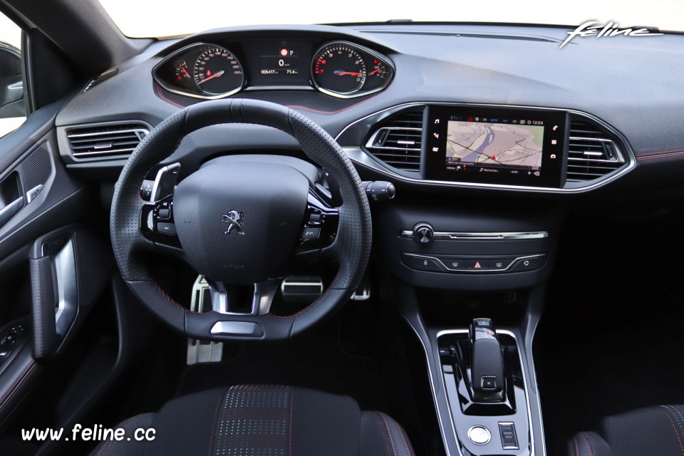 Photo poste de conduite i-Cockpit Peugeot 308 II GT Line restyl