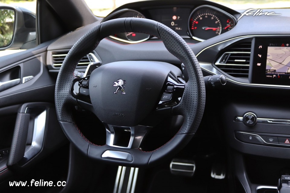 Photo volant cuir Peugeot 308 II GT Line restylée (2018)