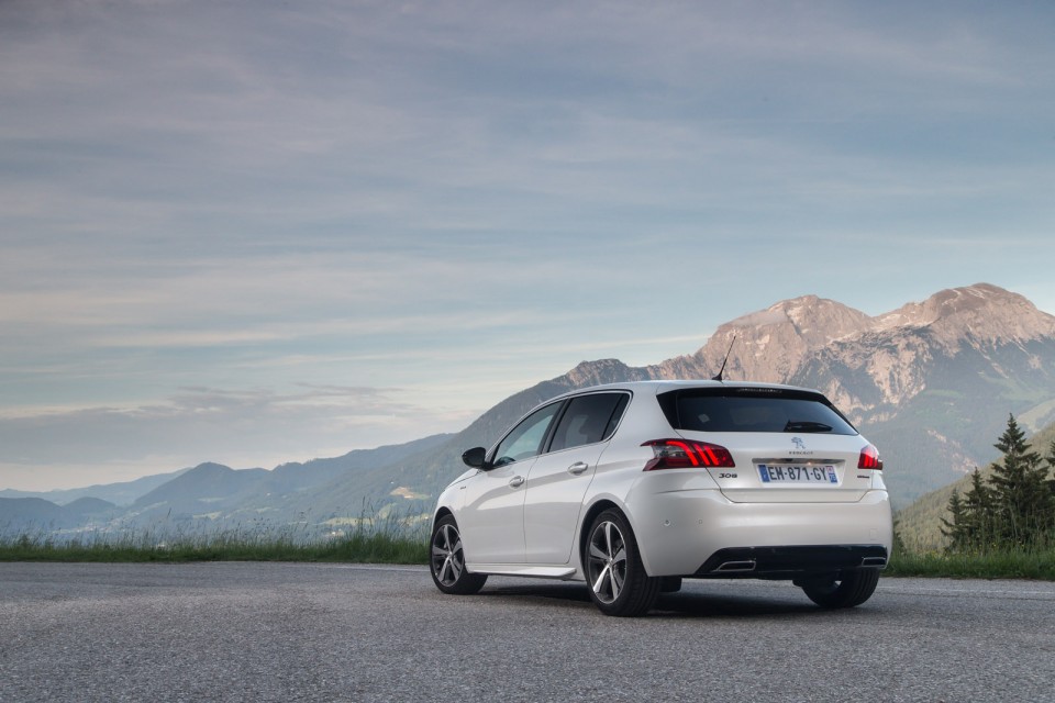 Photo 3/4 arrière Peugeot 308 II GT Line restylée - Essais pre