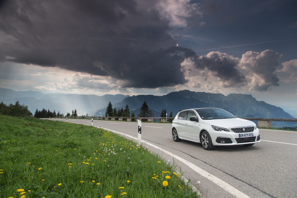 Photo 3/4 avant Peugeot 308 II GT Line restylée - Essais presse