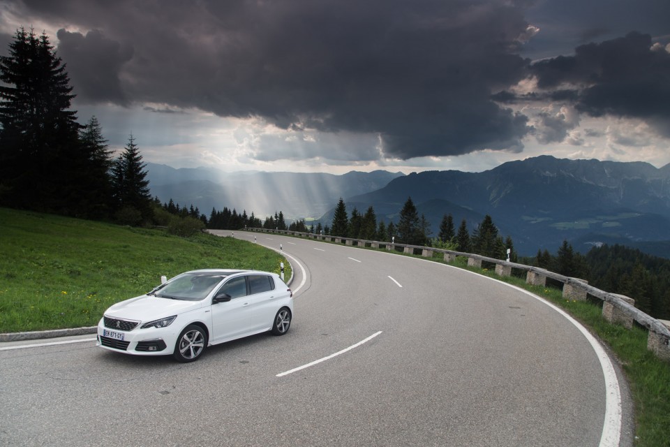 Photo 3/4 avant Peugeot 308 II GT Line restylée - Essais presse