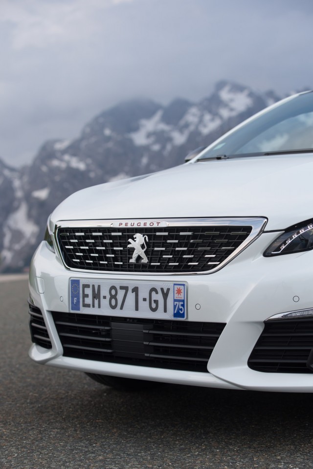 Photo bouclier avant Peugeot 308 II GT Line restylée - Essais p