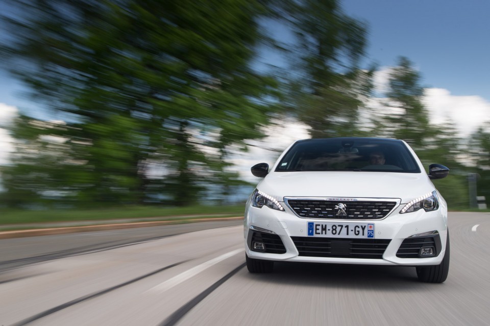 Photo face avant Peugeot 308 II GT Line restylée - Essais press