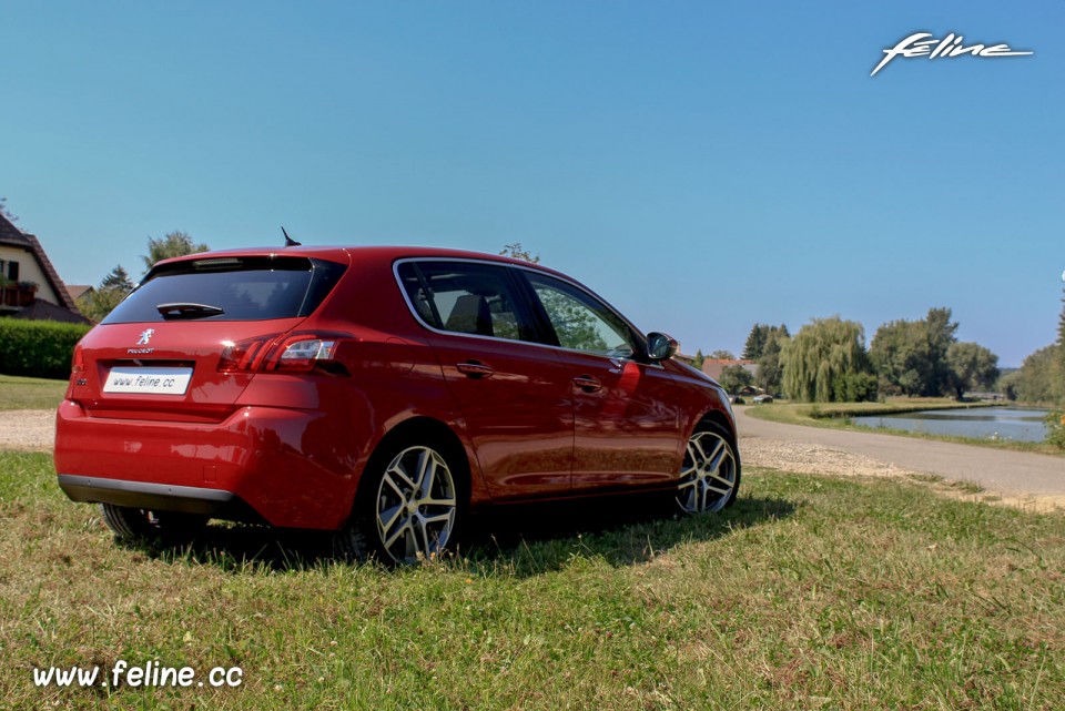 Photo 3/4 arrière Peugeot 308 II Féline Rouge Rubi 1.6 THP 155 -1-003